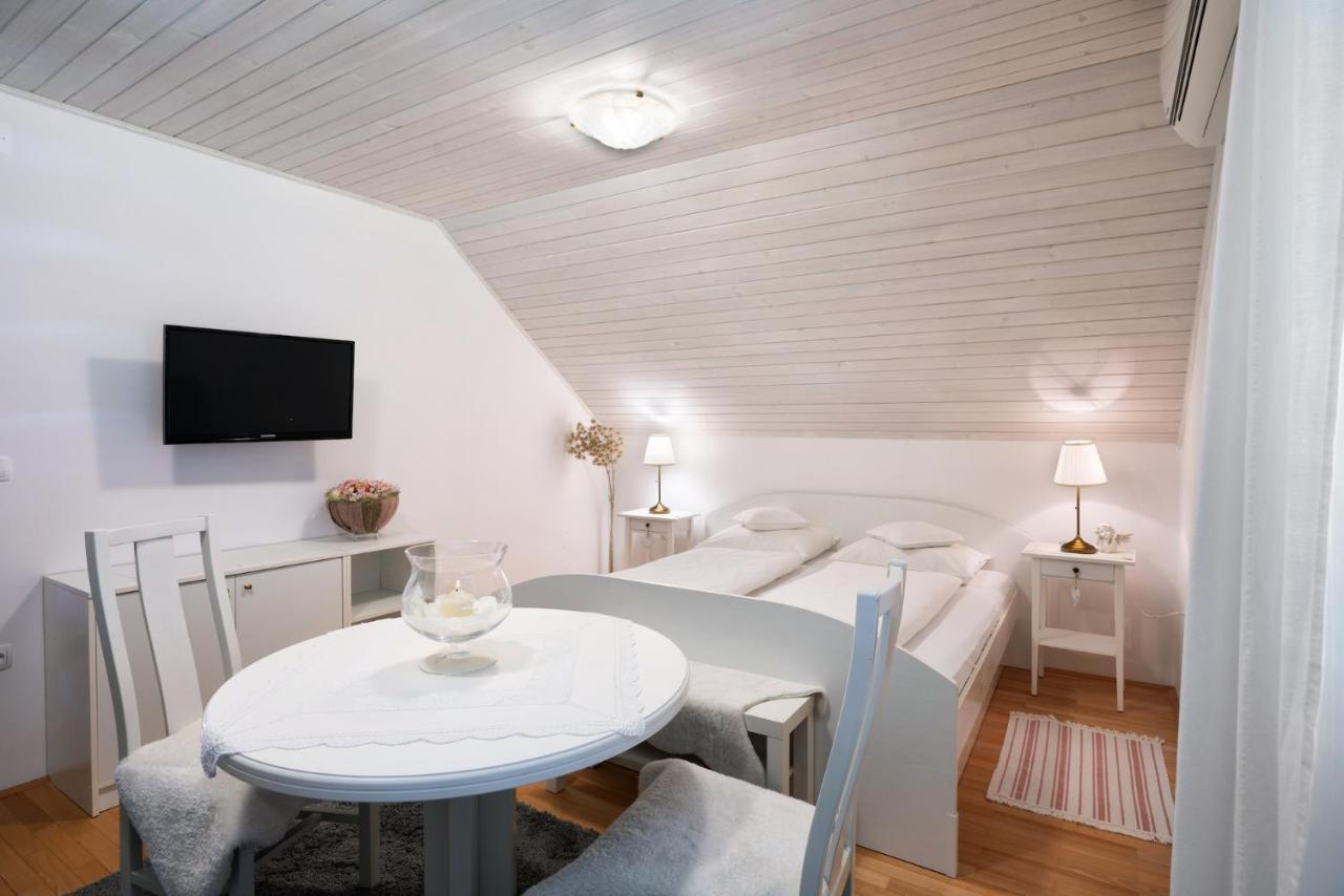Apartments Ladka Бегунье на Горенскем Екстериор снимка